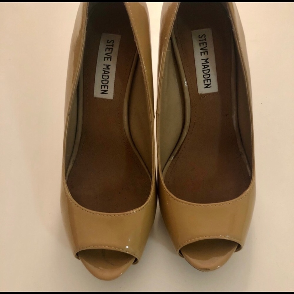 Steve Madden Nude Patent Peep Toe Pumps